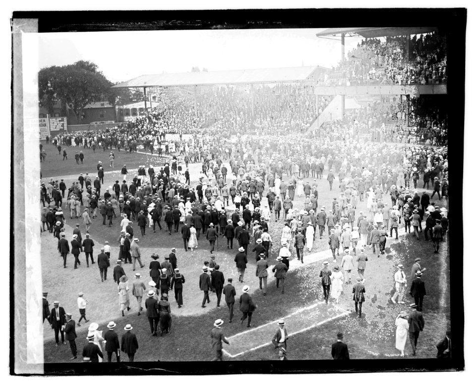 Crowds, Wash. ball park LCCN2016828359