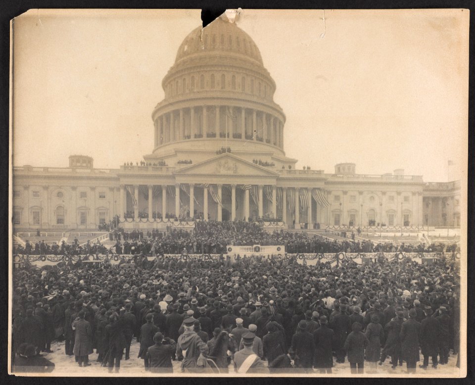 Crowds watching the inauguaration of President Theodore Roosevelt LCCN2013649567