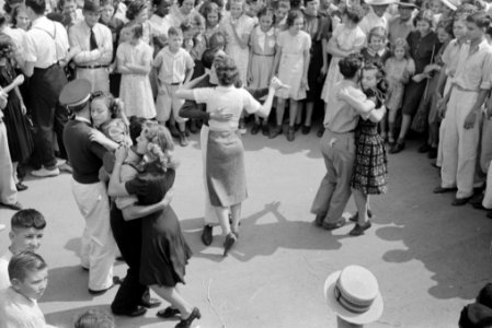 CrowleyStreetDance1938RussellLee