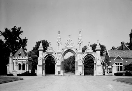 Crown Hill Gate 064999pr