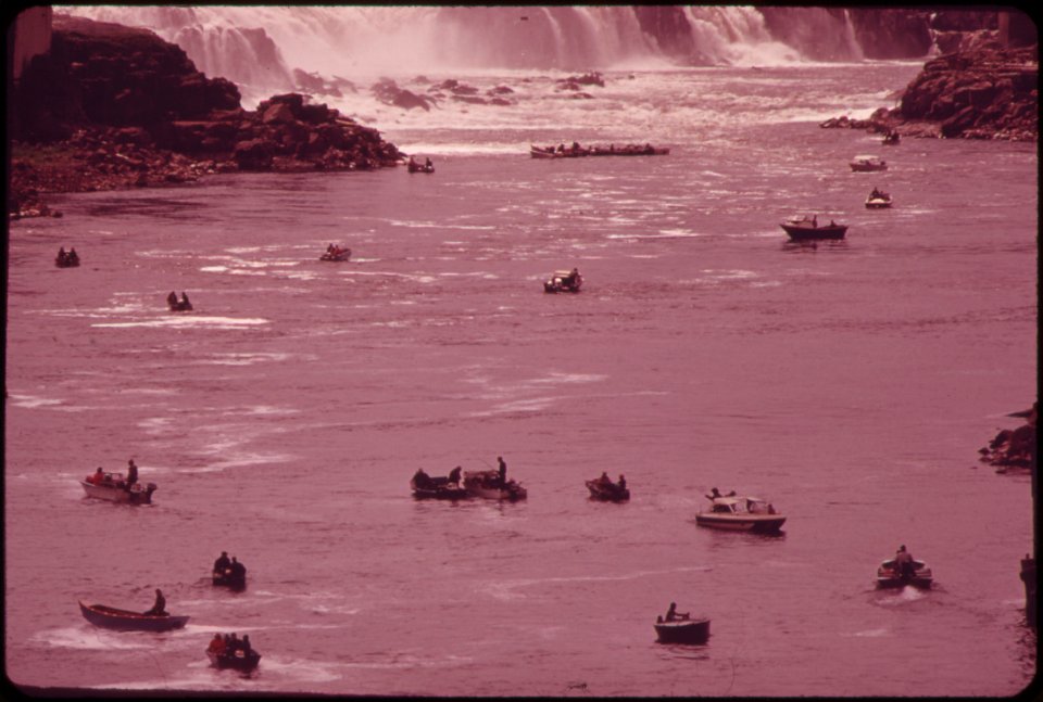 Crown-zellerbach-corporation-and-publishers-paper-company-on-the-willamette-river-at-oregon-city041973 4271587579 o