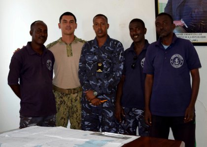 CRS 1 SAILORS TRAIN WITH DJIBOUTIAN NAVY (38381588496)