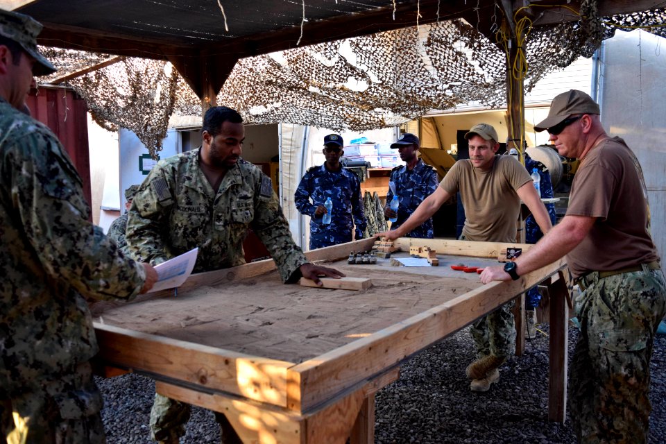 CRS 1 SAILORS TRAIN WITH DJIBOUTIAN NAVY (38582674781)