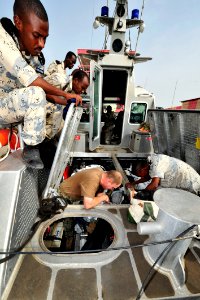 CRS-1 and Djiboutian Coast Guard share best practices 140723-N-RY232-030