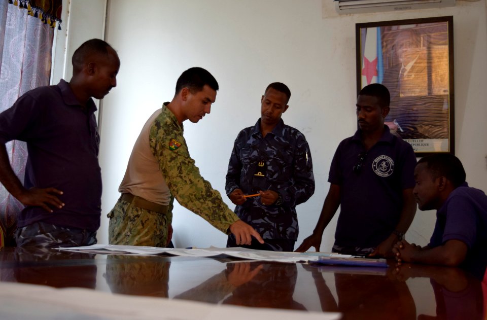 CRS 1 SAILORS TRAIN WITH DJIBOUTIAN NAVY (38406462392)