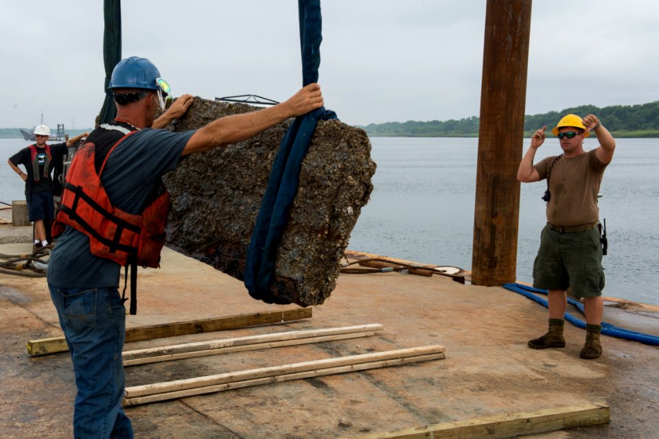 CSS Georgia salvage operation 150824-N-WB378-038