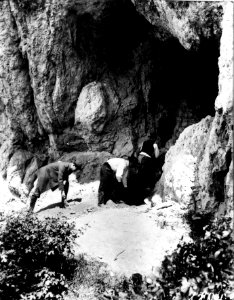 Csévi-barlang 001 Ásatás 1912 Bekey Imre Gábor