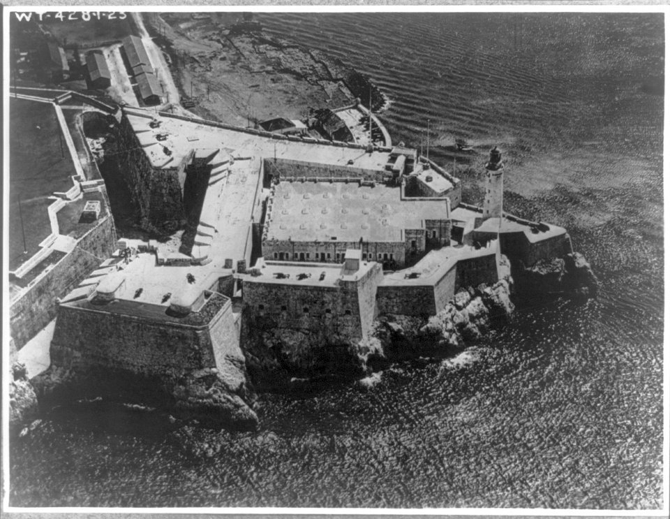 Cuba - Morro Castle, near view LCCN2001706155