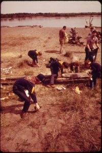 Cub-pack-16-from-the-harvey-scott-grade-school-in-portland-cleaning-up-beach-litter-at-sauvie-island-on-the-columbia-river-041973 4271660691 o