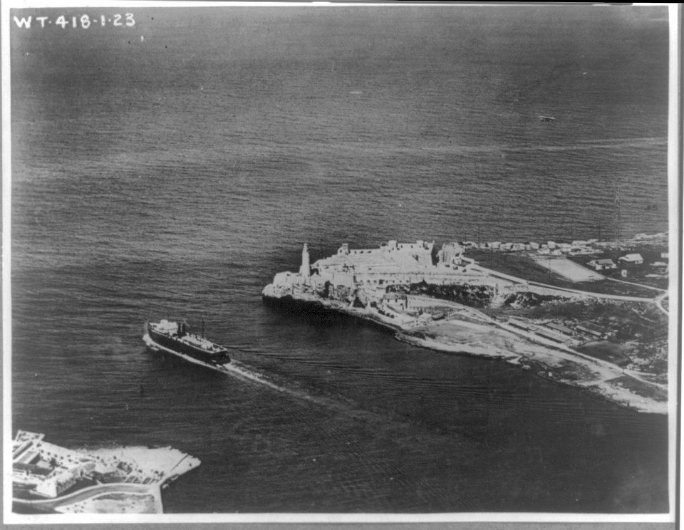 Cuba - Morro Castle, far view LCCN2001706154