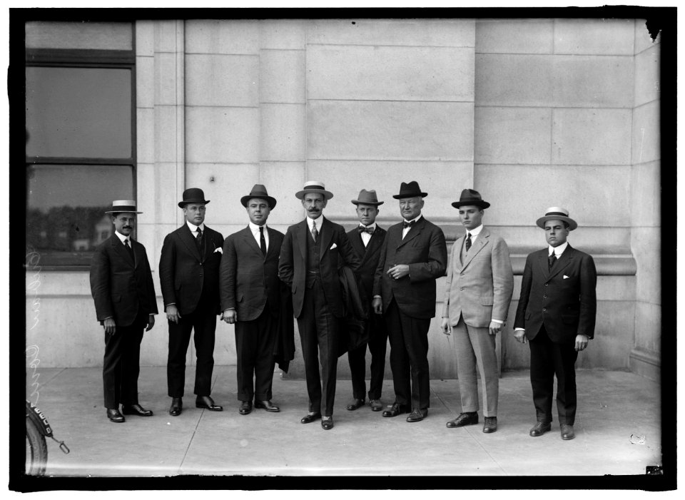 CUBAN WAR MISSION TO THE U.S. CAPT. TABIO; LAZAMA; CARRICARTI; GEN. MARTI; KEAR; WITTERMYER; VANDER GUTCH, NAVAL ATTACHE AT CUBAN LEGATION; MAJ. E. BONICK, OF THE MISSION LCCN2016867713