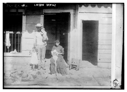 Cuban family LCCN2014690420