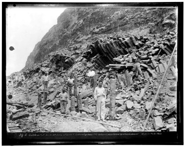 Culebra Cut. View at base of Gold Hill, showing basaltic columns developed by steam shovel. Cut in Mch. 1913 LCCN2016870856