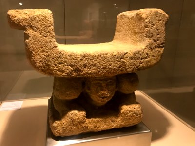 Cultura Manteña, Ecuador - Escultura de piedra denominada silla manteña - Museo de América 2017-07-01