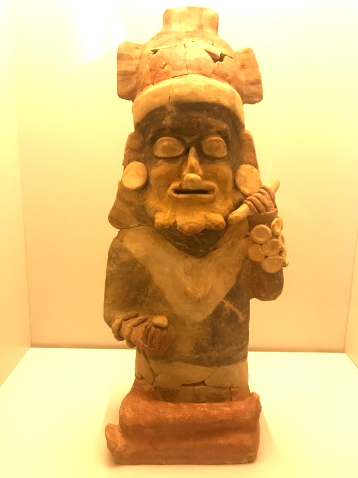Cultura Bahía, Ecuador - Figura representando a un jefe - Museo de América 3.761