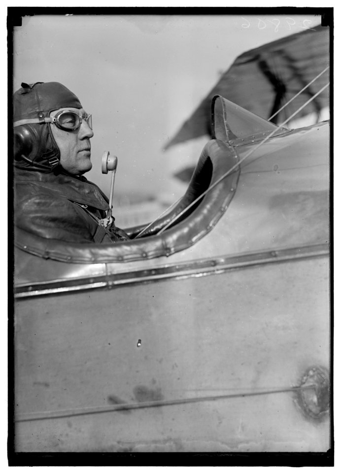 CULVER, CLARENCE C. COL., U.S.A. IN CHARGE DEVELOPMENT OF RADIO IN AIRPLANES. CURTISS PLANE LCCN2016869566