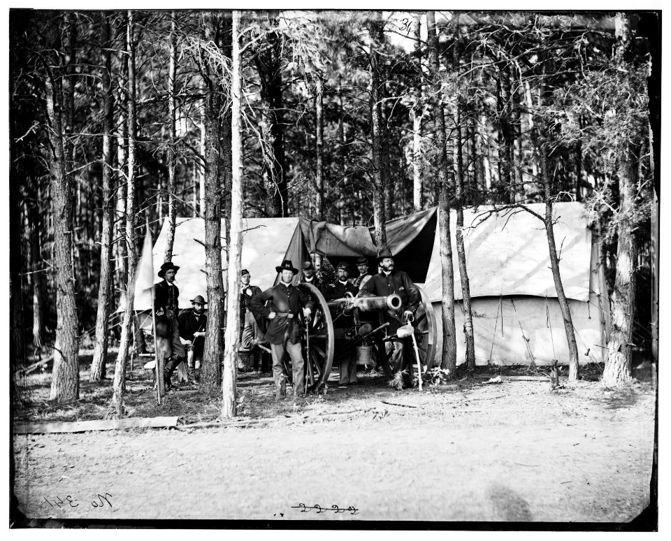 Culpeper, Va. Group of officers with gun at artillery headquarters LOC cwpb.03758