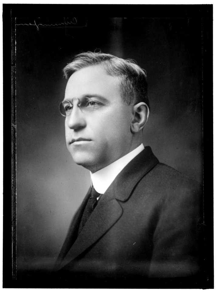 CUNNINGHAM, R.T. DIRECTOR OF CHAMBER OF COMMERCE OF U.S. LCCN2016866207