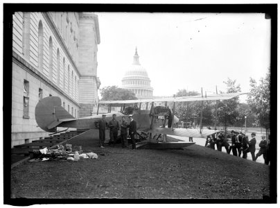 CURTISS AIRPLANE. CURTISS TWIN ENGINE BIPLANE EXHIBITED AT SENATE OFFICE BUILDING LCCN2016864541