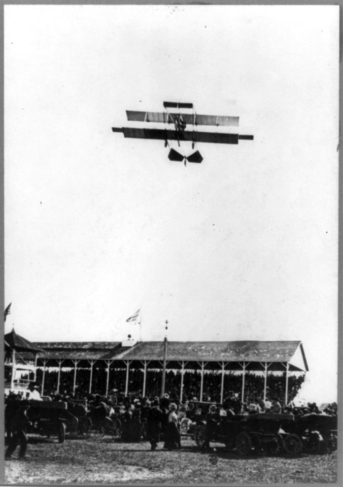 Curtiss biplane (in flight) at Northern Wisconsin State Fair LCCN2002715179