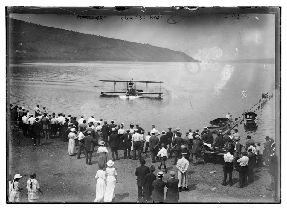 Curtiss flying boat LCCN2014696386