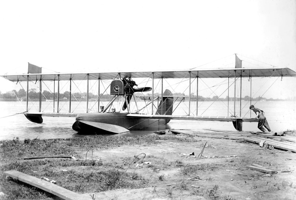 Curtiss HS-1 beached 1917