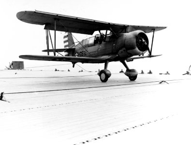 Curtiss SOC-3A Seagull of VGS-1 landing aboard USS Long Island (AVG-1), 20 April 1942 (80-G-14256) photo