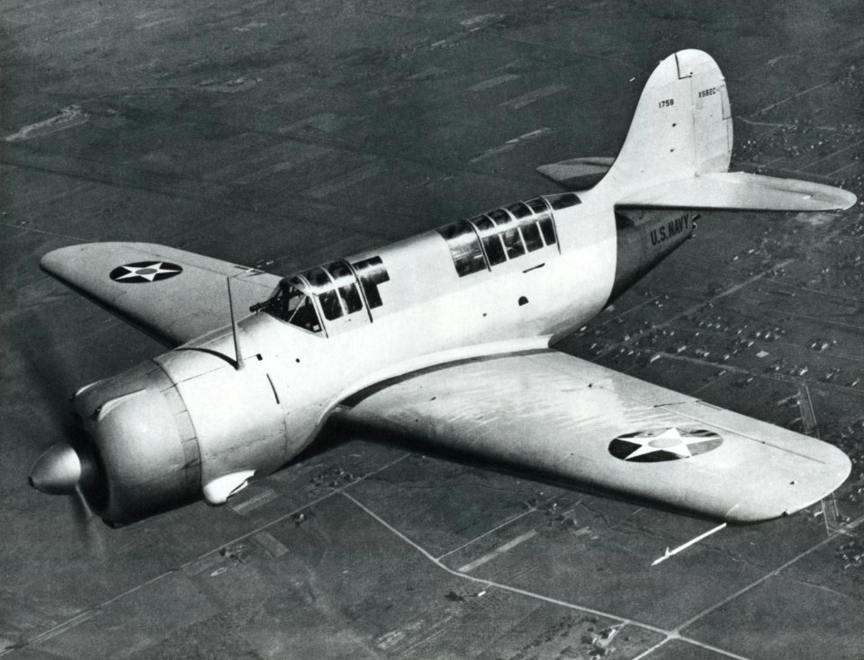 Curtiss XSB2C-1 Helldiver prototype in flight, circa 1941 (44268369)