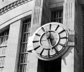 CUT HABS clock