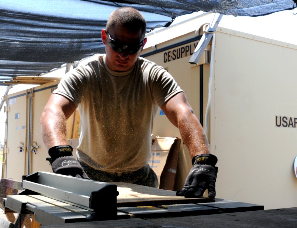 Cutting plywood DVIDS268213