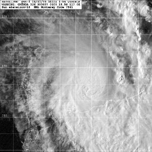 Cyclone Gwenda 1999 near landfall