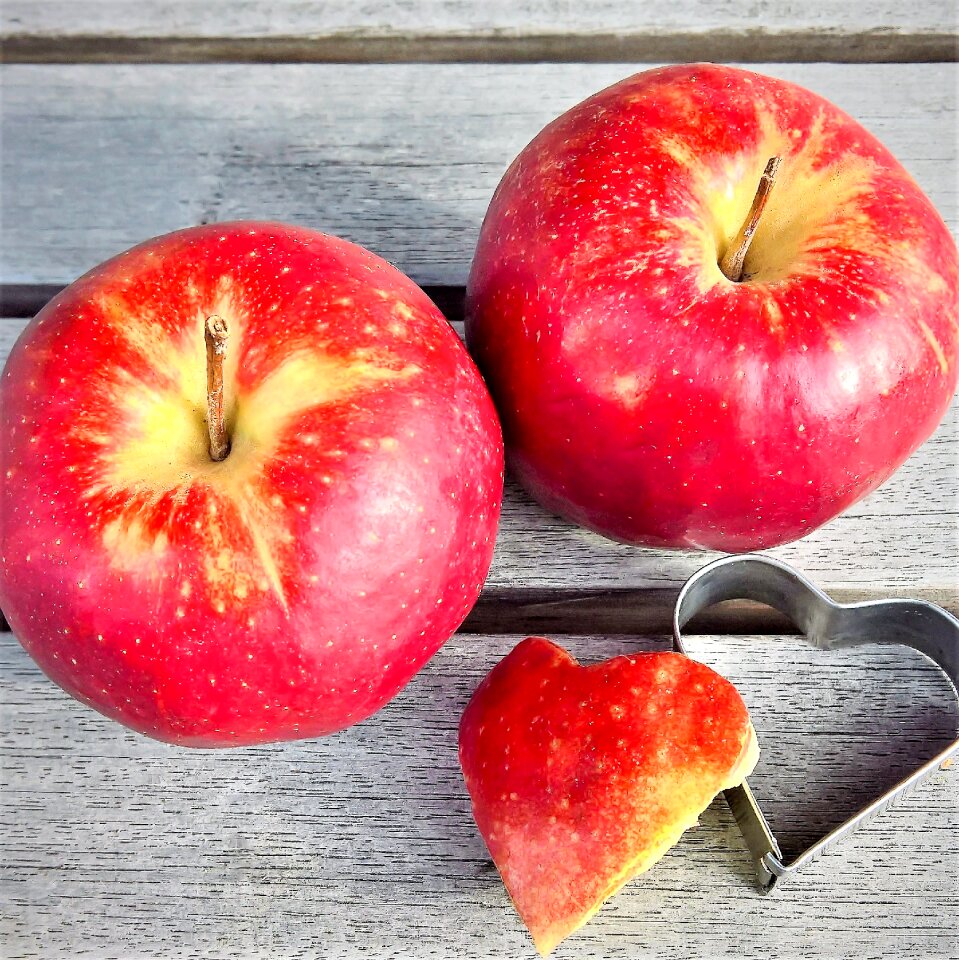 Red is sweet tart crisp