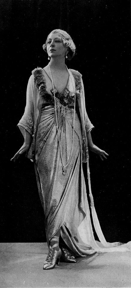 Cécile Sorel, in 1920, par Reutlinger