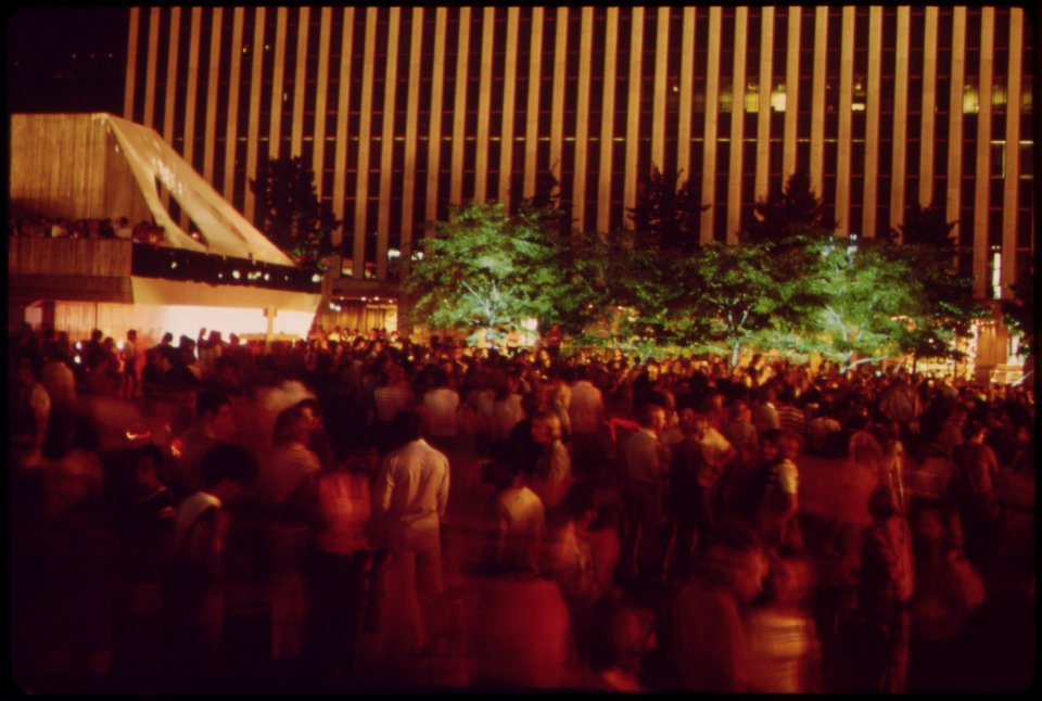D'aug Days (Pronounced Dog) Is a Month Long Presentation of All the Arts at Downtown Cincinnati's Immensely Popular Public Plaza, Fountain Square. Jazz and Rock Performers Snake Dance Around the Square 07-1973 (3887893332)