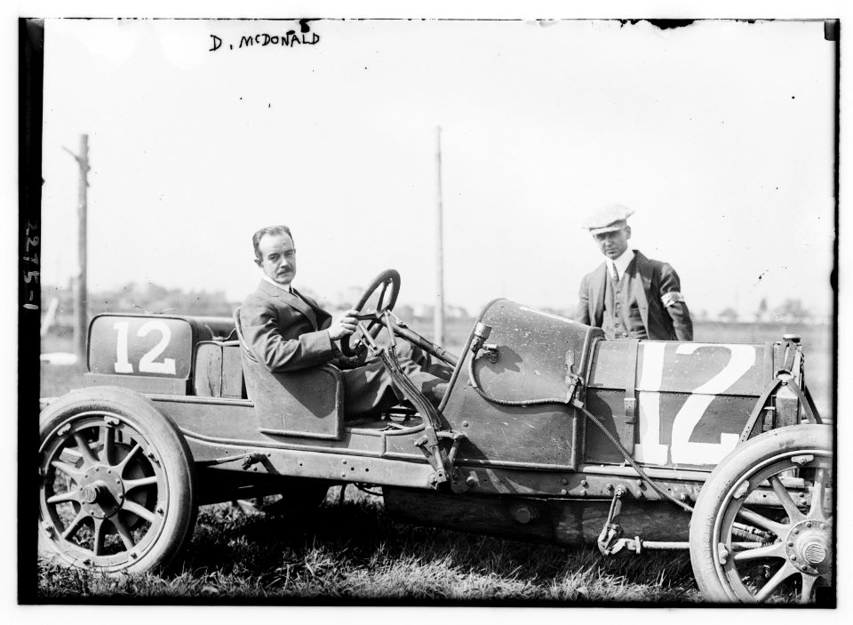 D. McDonald in car LCCN2014689627