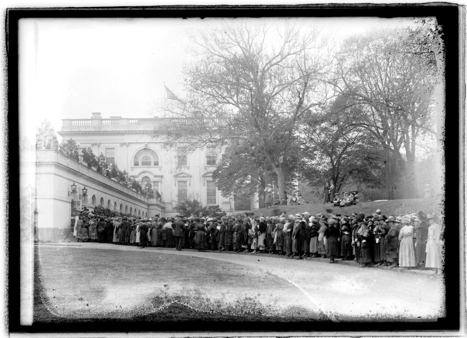 D.A.R. delegates at White House, 4-21-21 LCCN2016845164