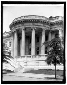 D.A.R. Hall, (Washington, D.C.), Colonnades LCCN2016825847