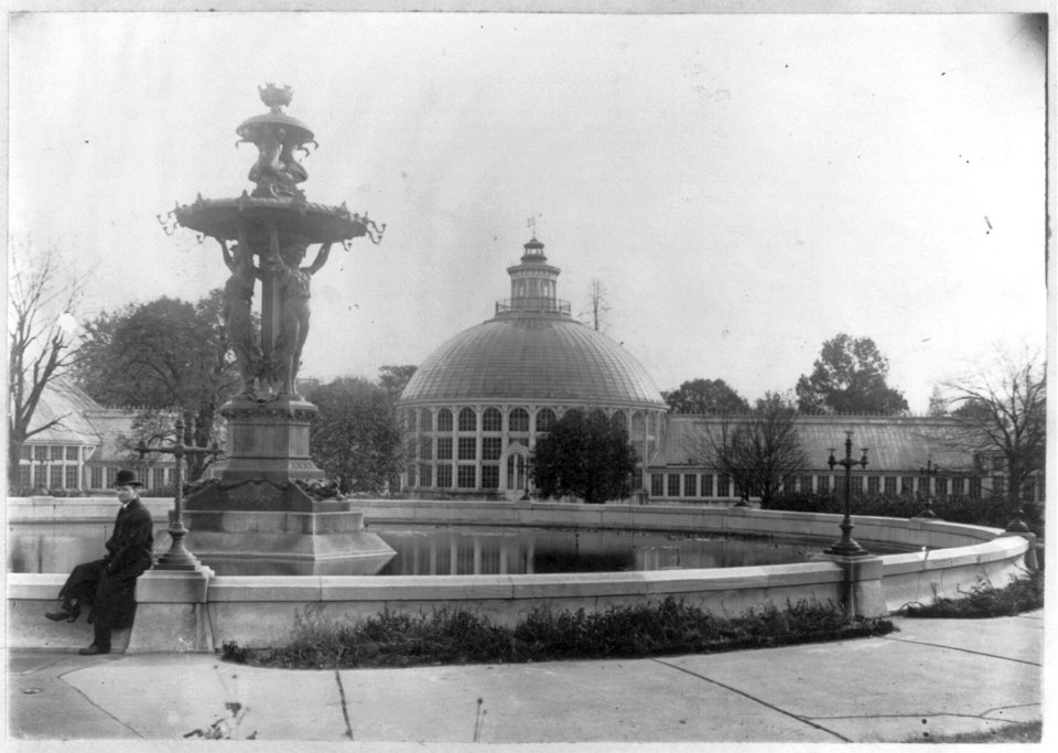 D.C. Washington. Botanical Gardens. 1910. Exterior, including Bartholdi Fountain LCCN2003675040