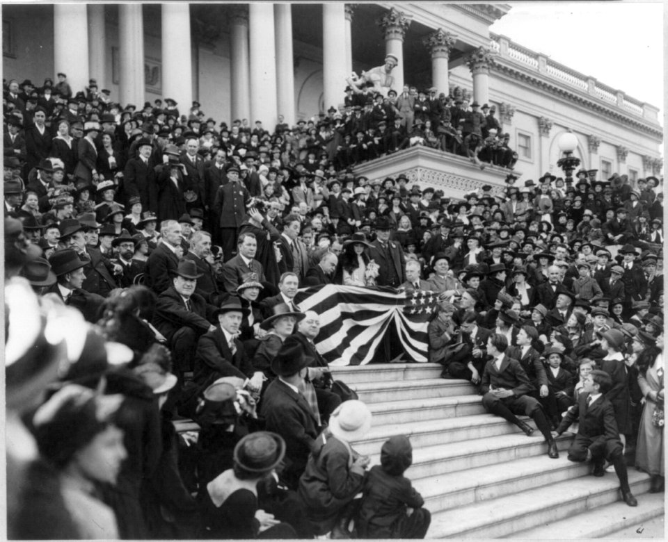 D.C. Washington. World War I. View of central steps of Capitol, where movie stars are selling Liberty Bonds LCCN2004667749