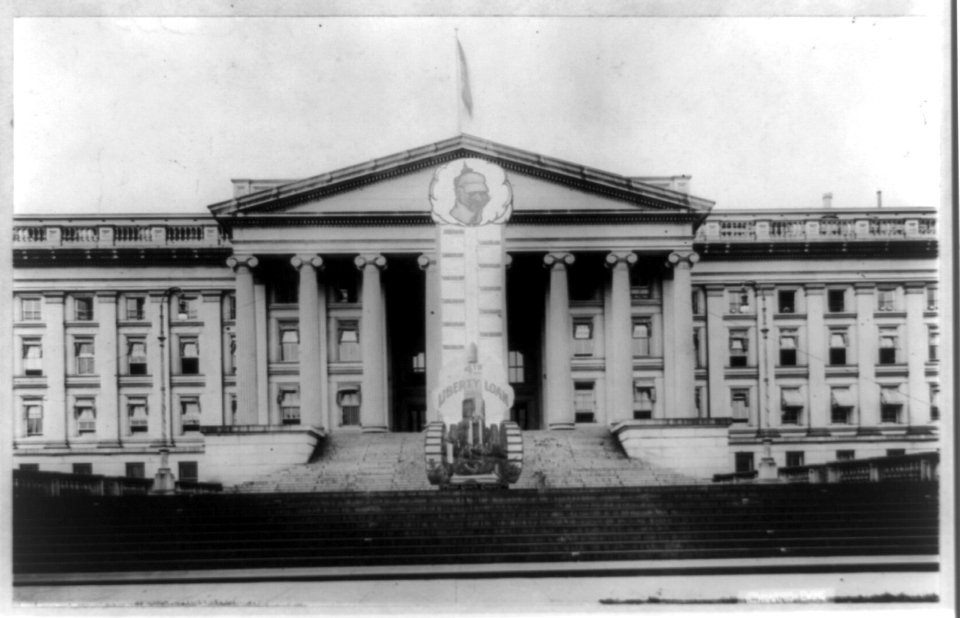 D.C., Washington, Treasury Building, 1918, exterior showing Liberty Loan thermometer LCCN96510391