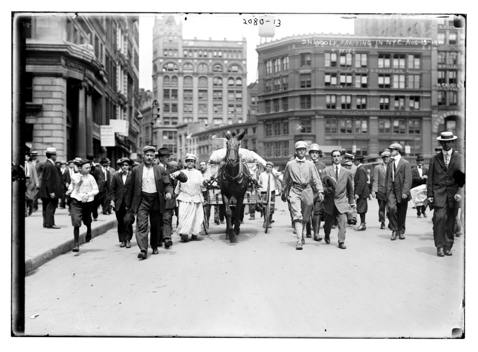 D.H. Woolf and wife arriving in N.Y.C. LCCN2014688547