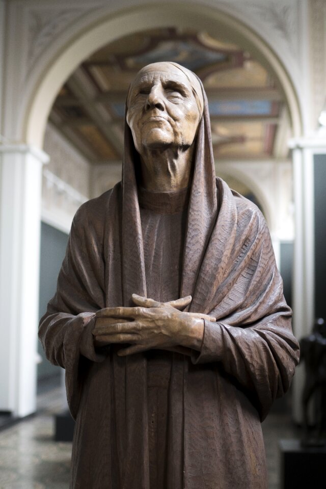 Portrait woman sculpture