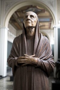 Portrait woman sculpture