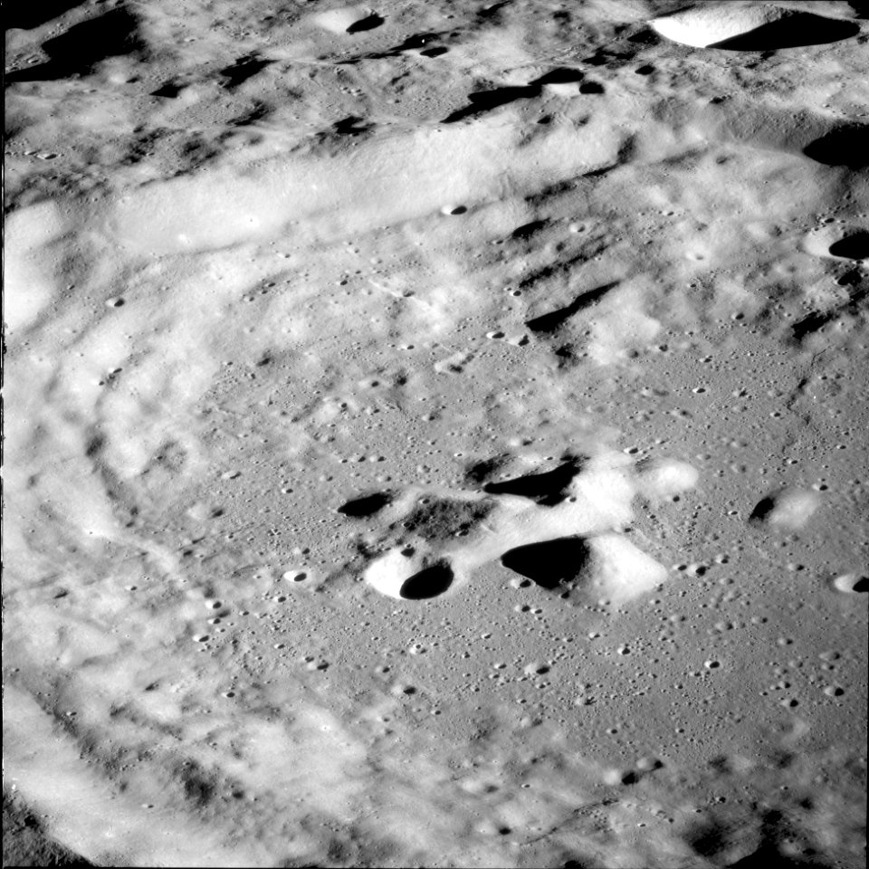 Daedalus crater AS11-41-6151