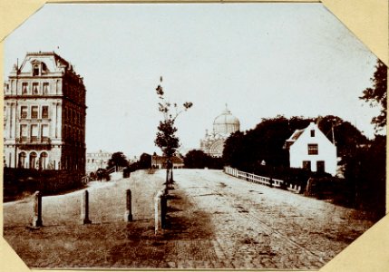 De Hoogesluis in de ouden toestand, omstreeks 1870, ziende op het voormalige Café 'De Steenen Molen' photo