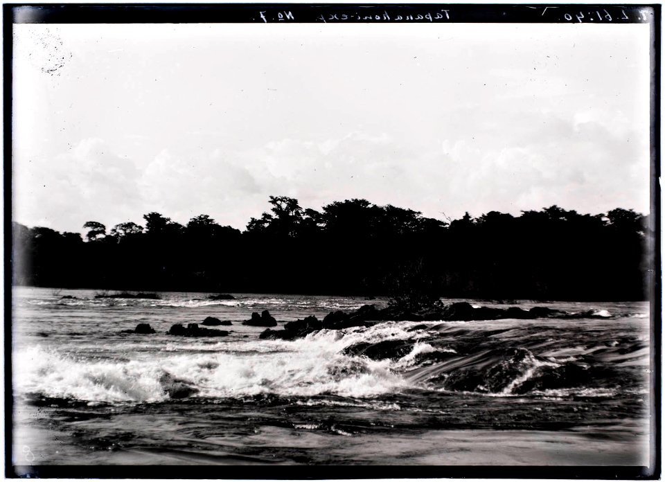 De hoofdval van Poeloegoedoe soela in de Tapanahoni rivier