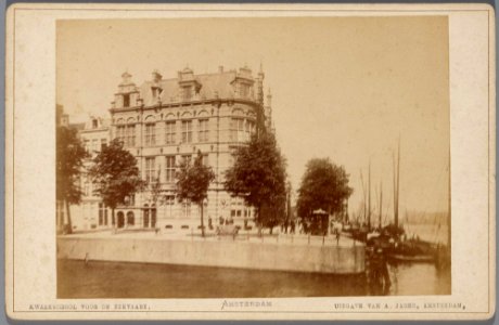 De IJgracht (Prins Hendrikkade) bij Schippersgracht photo