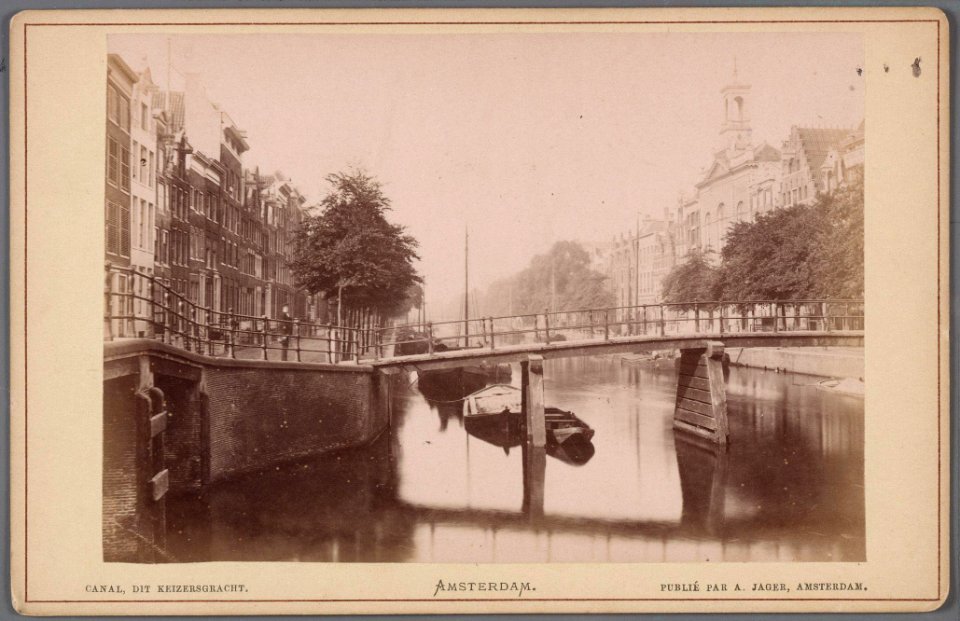 De Keizersgracht gezien in zuidelijke richting vanaf de Brouwersgracht