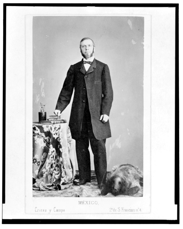 De la Garza, full-length portrait, standing, facing front LCCN2005681266