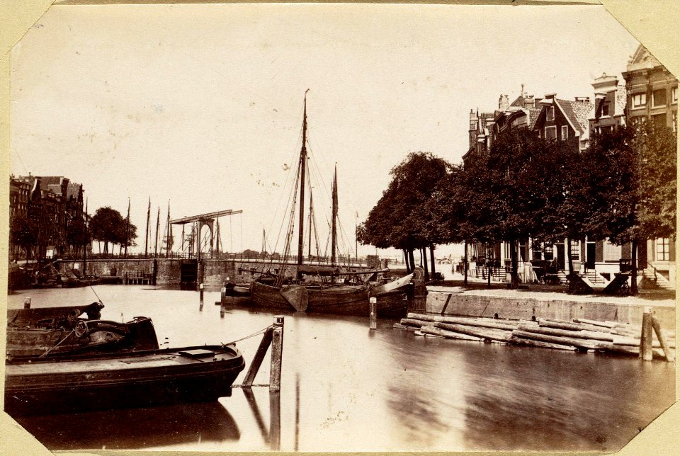 De Kromme Waal, ziende op de Binnenkant en op de Kraansluis